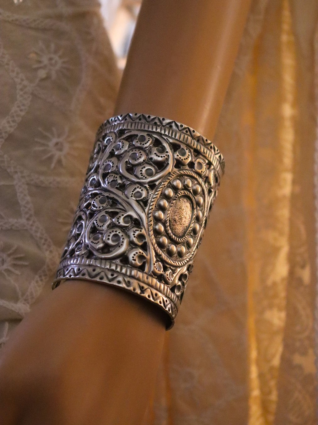 Aom Handcuff