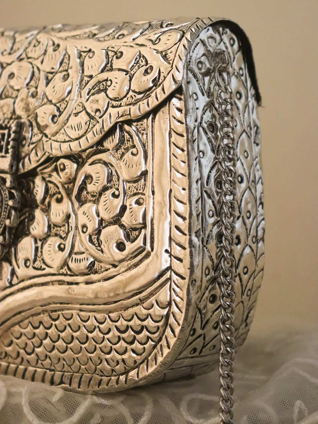 Naqra Metal Clutch