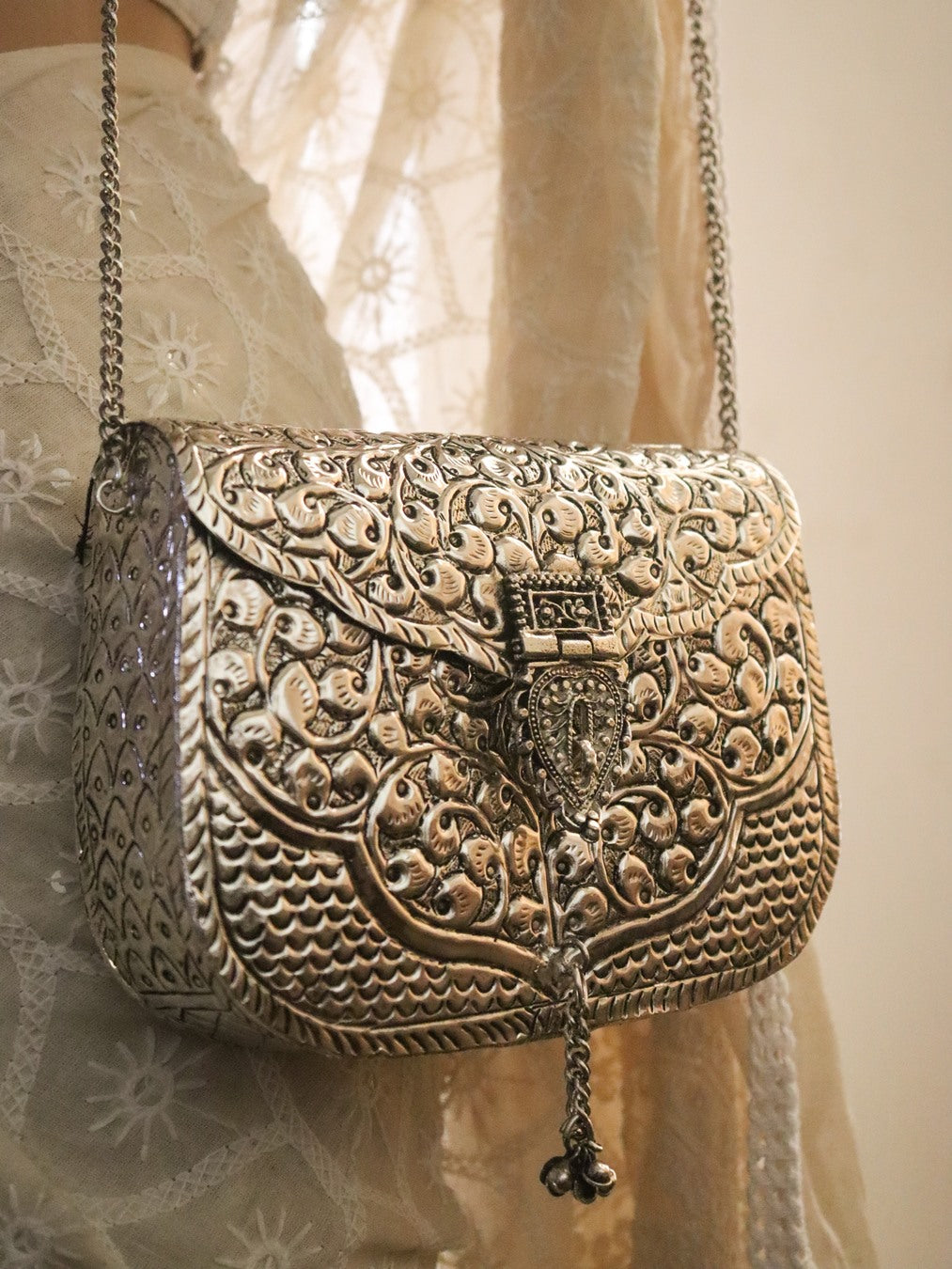 Rajata Metal Clutch