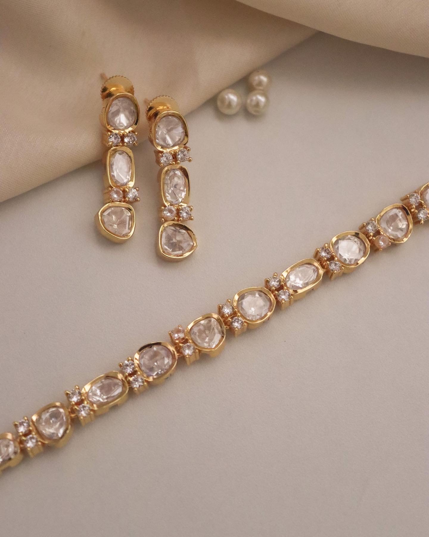 Anuya Kundan Set