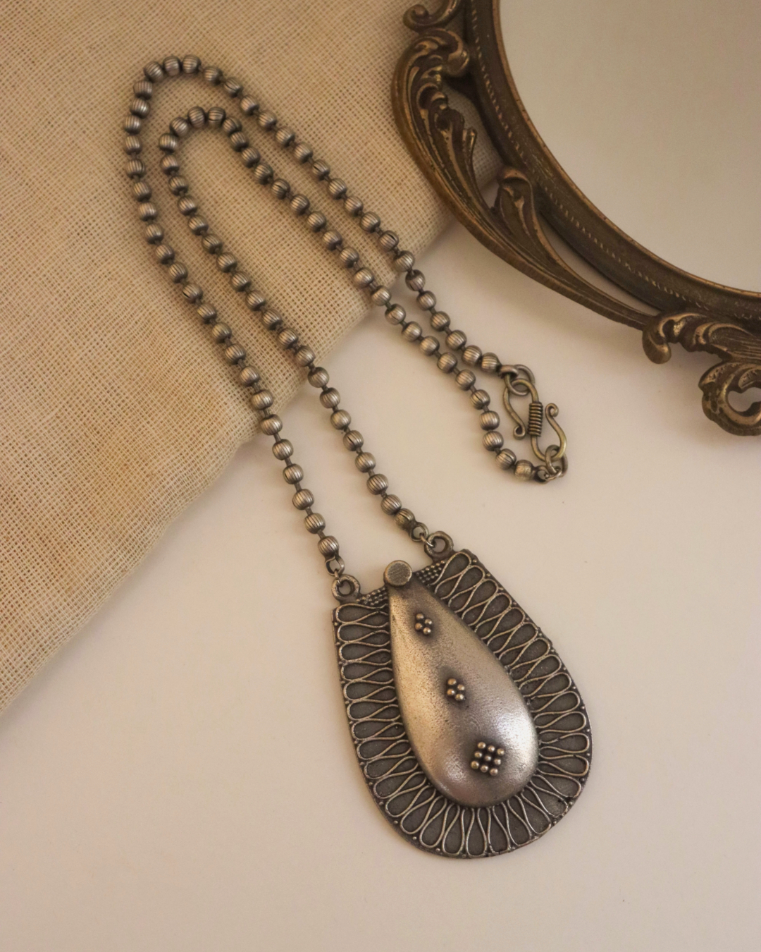 Dhwaani Pendent Set